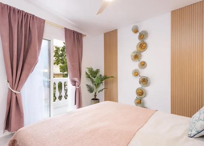 Апартаменти New! Sea View With Aircon In Center Of Americas *