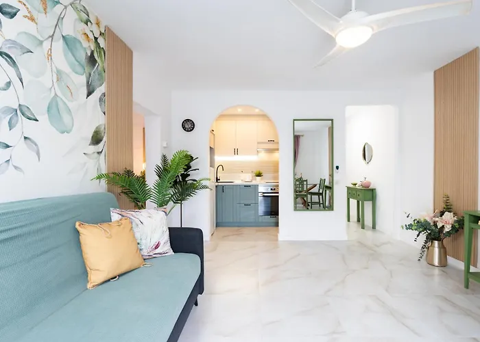 Апартаменти New! Sea View With Aircon In Center Of Americas